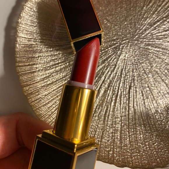 Tom Ford lipstick in Crimson Noir - Picture 2 of 3